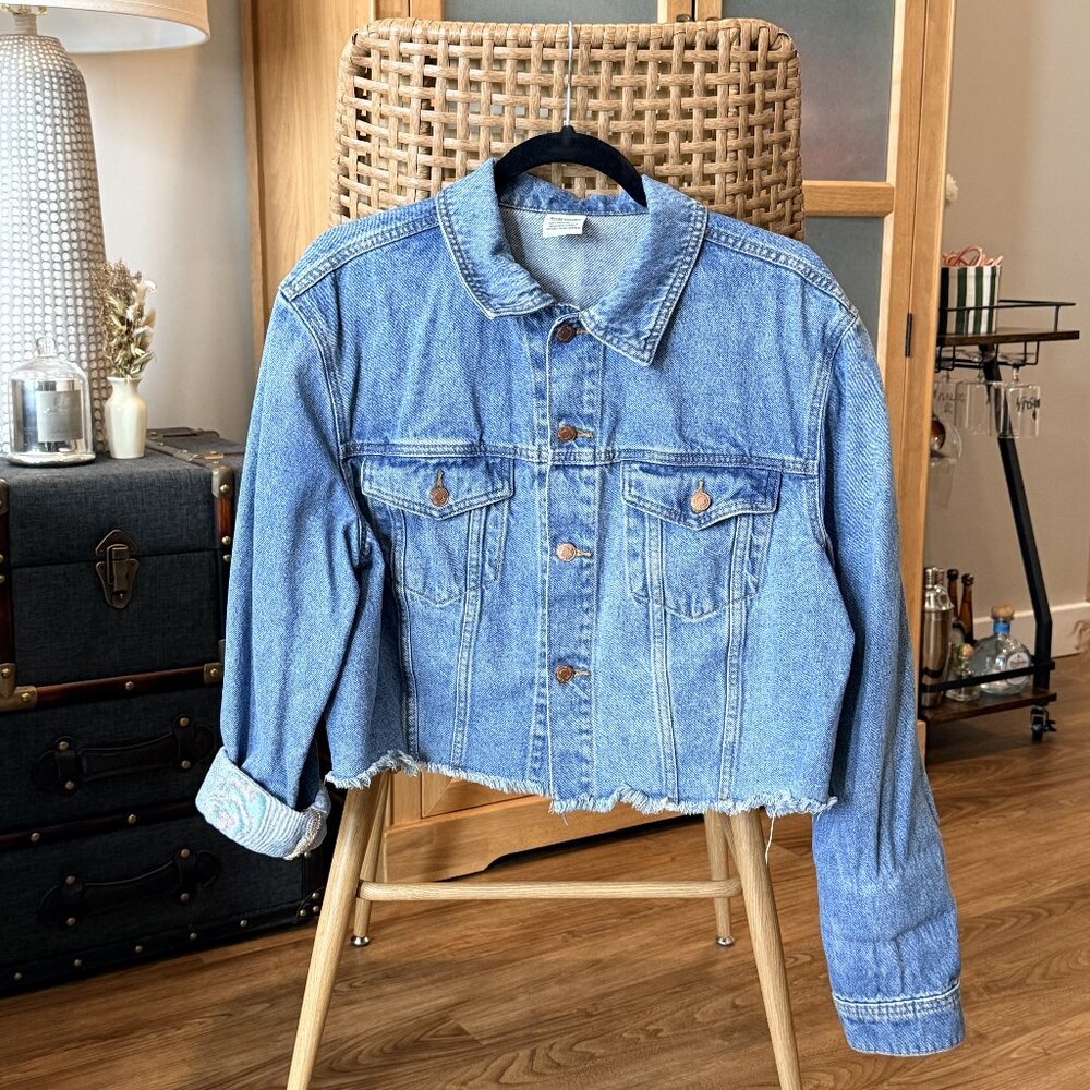 PINK Victoria’s Secret Cropped Denim Jacket – Raw Hem Blue Size S